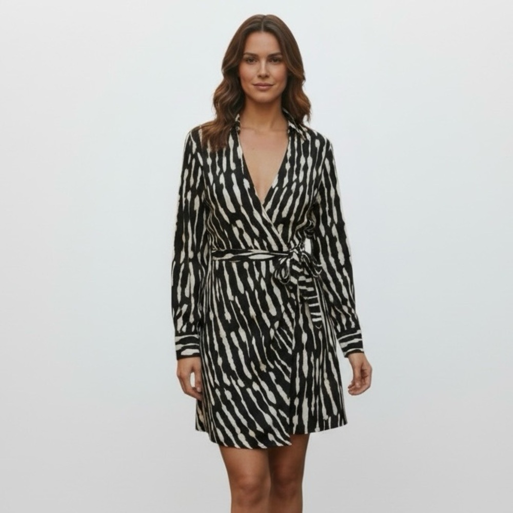 House of Harlow 1960 Black and White Abstract Long Sleeve Midi Wrap Dress
